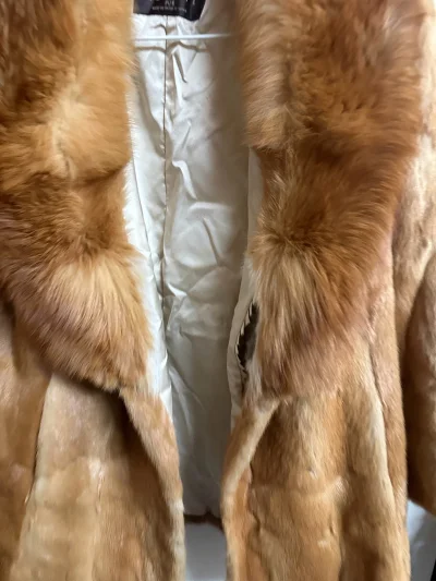 超爱的皮草！真的是物美价廉天花板了～买到好满意的水貂毛皮草、领子是狐狸毛的！然后客服也很好、物流也很快，整体满意的。