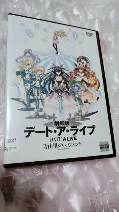 这次在雅虎拍卖入的这套光盘套装，拆开包裹的瞬间就被卖家的用心戳到了——整套商品用厚实的气泡膜裹了两层，外面还套了硬纸板箱，拆开后不管是光盘本体还是附带的纸质物料，边角都没半点磕碰，连套装的外盒都平整得像全新刚出厂一样。
 
先检查了光盘部分，每一张盘面的印刷都特别清...