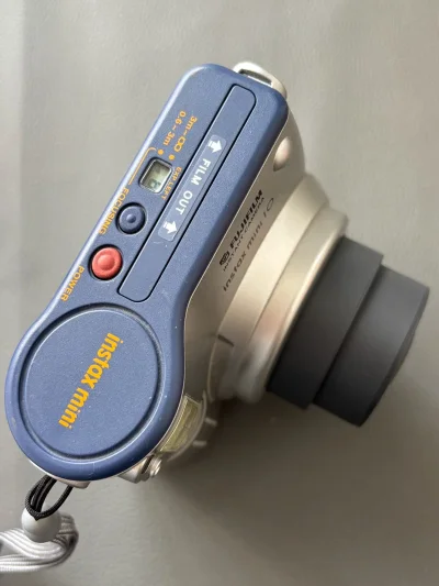 超好价mini10！第一次买未确认的拍立得，没想到运气不错，可以正常使用。yhm还送了几张相纸???85r买到mini10真是美滋滋