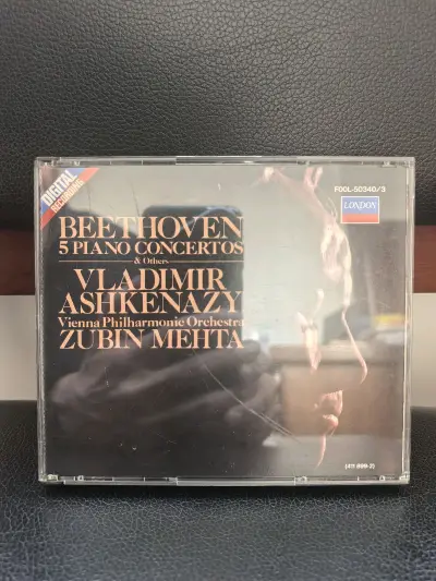 最近又在挖煤姬拍了几张比较中意的中古二手CD，检查试听了，都很好。挖煤姬确实比较方便，看中后直接搜索，有的话直接拍，赶上优惠券更实惠，这种购物的感觉还是很好的。