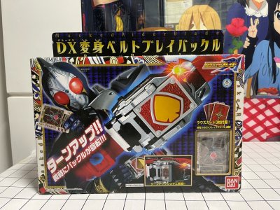 在挖煤姬的雅虎日拍上蹲到一套老物件，假面骑士剑骑dx腰带与假面骑士dx时王台词套，没想到现在还能淘到带盒这么新的好东西了，挖煤姬的物流也很快打包也很好！