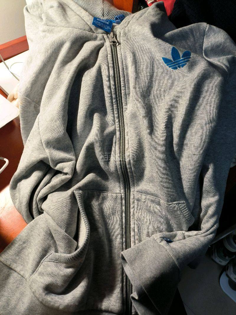 阿迪灰色外套