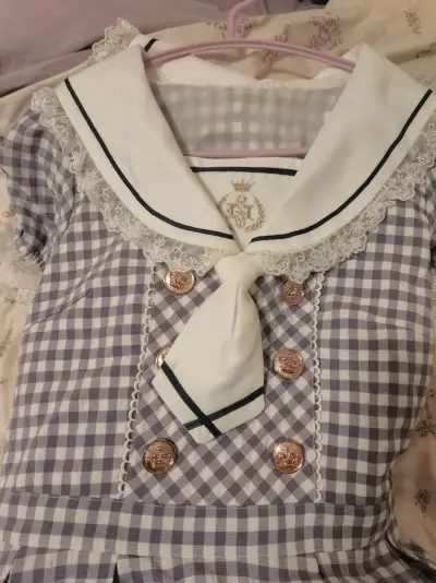 挖到了特别可爱的衣服！！！是以前的款，网上都买不到，，但是非常的可爱，喜欢海军领，萌之萌之，开心开心?