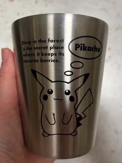 年末好物分享，年末了给自己买个礼物，一直很喜欢皮卡丘，这次买到了很喜欢的皮卡丘水杯，金属的很光滑。选的可追踪小包没多久就到了，虽然比ems慢一些，不过速度还是可以接受的，毕竟运费要低一些。挖煤姬的打包很靠谱，包装是可以的，打包后的箱子大小不会很大。