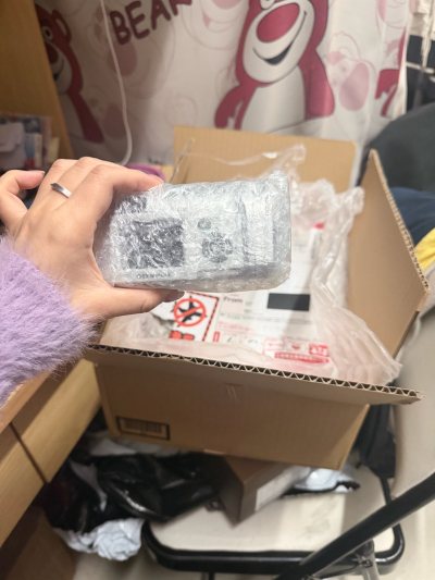 很可爱的一个面包机，超级好看呀，拍照很浓的一种胶片感，特别适合拍景，也可以用拍人像，超级有回忆感，很适合拥有