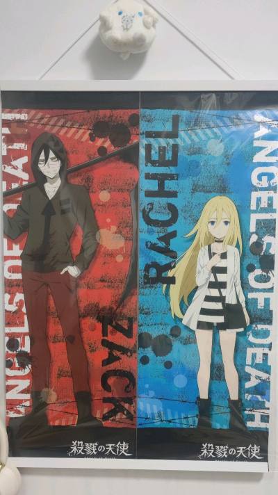 长条海报组合起来挂的效果 ，绝绝子，像一场被定格的视觉盛宴——色彩并非简单堆砌，而是用钴蓝与暗金交织出深邃的星空，仿佛能听见颜料在纸上呼吸的韵律。主视觉的负空间设计巧妙如诗眼，留白处流淌着未言说的故事。字体棱角带着恰到好处的锋芒，又不失圆融的平衡感，每个字母的弧线都...