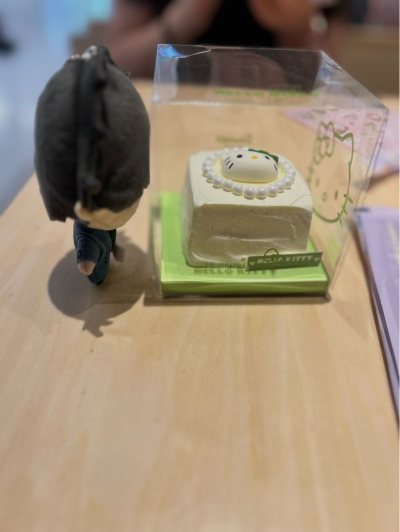 入手的玩偶超出预期！卖家实拍图无滤镜，玩偶无掉毛、无异味，填充饱满不塌陷。沟通顺畅、发货及时，物流也给力，几十块钱买到这么棒的玩具，超放心，太值了～