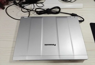 谁懂啊！用挖煤姬淘松下CF-SZ6直接挖到宝，体验感好到想怒推给所有需要轻薄本的人。
重点夸夸这台SZ6！不愧是“世界最轻”12寸本，才800多g比两瓶矿泉水还轻。圆形触控板用着比鼠标还顺手￼￼￼。对比国内二手平台，算上运费和优惠券，价格直接省了好几百，性价比绝了！...