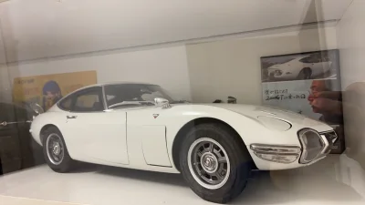 007的座驾丰田的2000gt，1:8的模型感觉就是不一样，还有典型的跳灯，虽然拼起来需要花时间，但是都是值得的