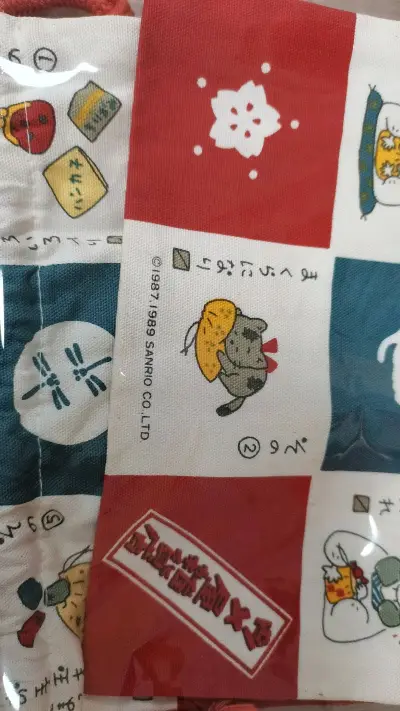 梅婆婆的周边又上新了，当时其实还蛮贵的，慢慢蹲了快三个月，终于把价格蹲到了合适的范围。这次走的竹蜻蜓包税专线，也是比较快的，两个星期就到了。