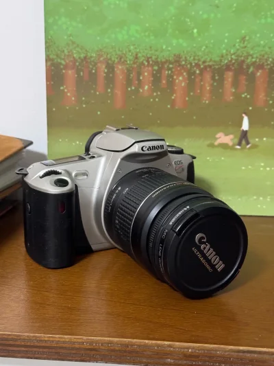 这次淘了kiss3+镜头，依旧没有踩雷，机子都是正常能使用的，寄过来也没有损坏。而且页面浏览起来很方便，付完运费还会多退少补，一周多就到了。