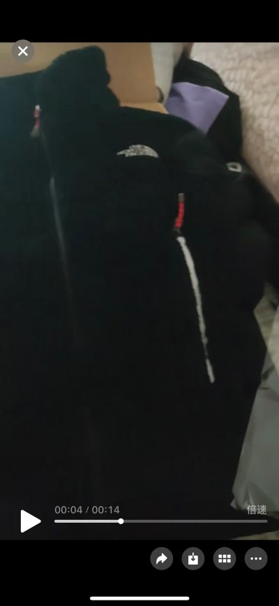 从性能看，Polartec黄金面料组合是硬核底气——High Loft的蓬松蓄热能力，能像“移动小暖炉”一样锁住热量，哪怕在高山徒步的寒风里也不打哆嗦；Power Stretch的弹性面料则让抬手、攀爬毫无束缚，兼顾保暖与灵活。再加上纳米反射技术的加持，等于给保暖效...