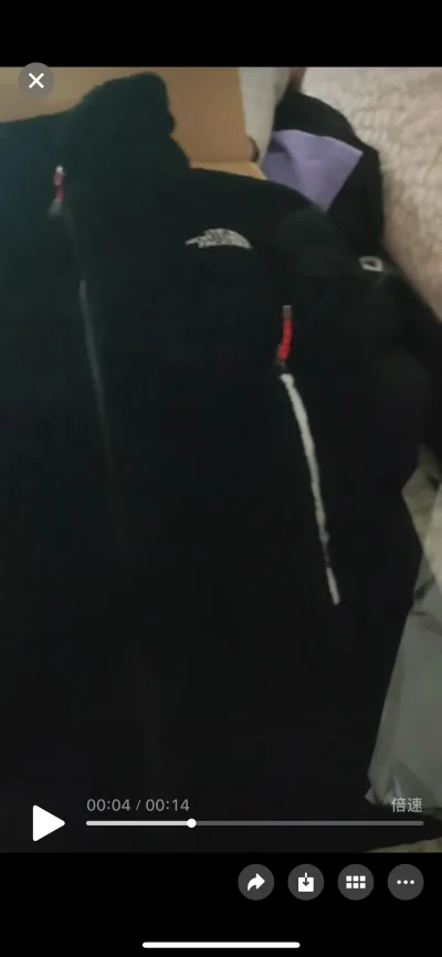 从性能看，Polartec黄金面料组合是硬核底气——High Loft的蓬松蓄热能力，能像“移动小暖炉”一样锁住热量，哪怕在高山徒步的寒风里也不打哆嗦；Power Stretch的弹性面料则让抬手、攀爬毫无束缚，兼顾保暖与灵活。再加上纳米反射技术的加持，等于给保暖效...