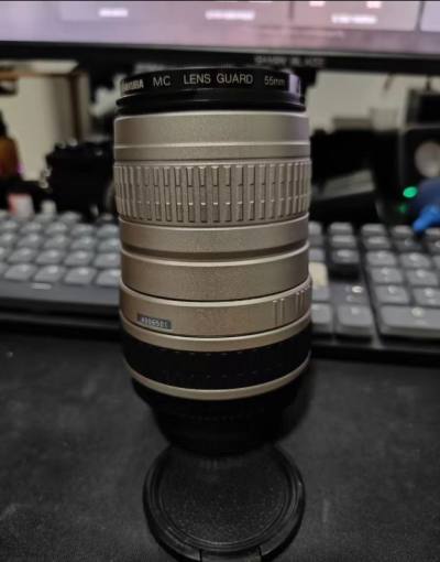 这次淘的这个二手适马我非常满意。这个镜头长焦端全开就很锐利，其他的70(75)-300镜头的200-300段都是白送的，这个可一点都不是
优点
300mm长焦端全开就很锐利
缺点
太廉价，所以默默无闻。