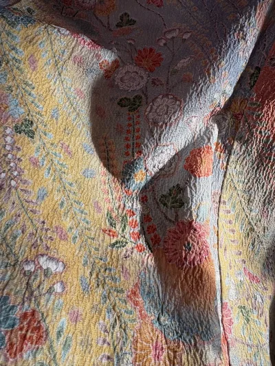 在挖煤姬买的正绢又到啦，依旧是满意，挖煤姬正绢多，价格实惠，我选择的物流是海运也就一个半月就到了，非常好用的平台