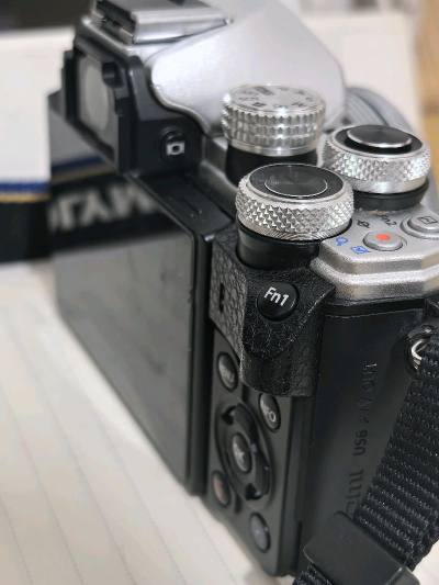 非常好的购物体验，我获得了我的第一部相机。等待的过程中我非常期待，收到货物后，我很欣喜。感谢卖家很用心的保存。运送过程也非常顺利。到手后，相机给了我无与伦比的快乐。