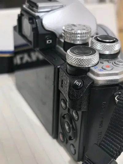 非常好的购物体验，我获得了我的第一部相机。等待的过程中我非常期待，收到货物后，我很欣喜。感谢卖家很用心的保存。运送过程也非常顺利。到手后，相机给了我无与伦比的快乐。