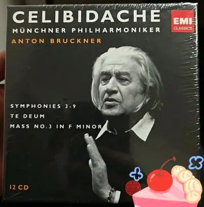 切利比达克的布鲁克纳与库伦奇斯的柴可夫斯基——这组并置并非乐谱上的对位，而是两种关于“时间”、“结构”与“神性”的终极美学宣言。它们各自矗立在诠释光谱的两极，却共同指向一个核心命题：如何以绝对的理性与意志，重构并超越音乐中的人类情感。

切利比达克的布鲁克纳：在消逝...