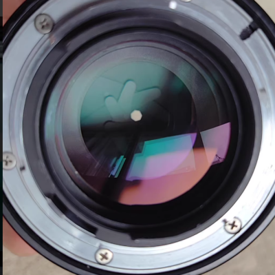 这个镜头我到手以后很喜欢，出了有一侧有点磕碰漏白意外，整体漆面还是比较新的，镜片也很干净，到手可以直接使用。