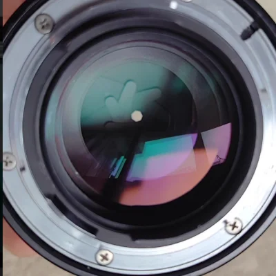 这个镜头我到手以后很喜欢，出了有一侧有点磕碰漏白意外，整体漆面还是比较新的，镜片也很干净，到手可以直接使用。