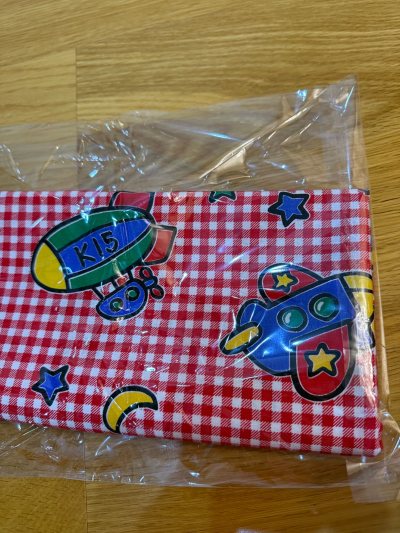 收到了满满的一大箱，海运也比想象中快很多，太方便啦，手续也方便，货也很齐全，太给力了，好看的布料有一种魔力