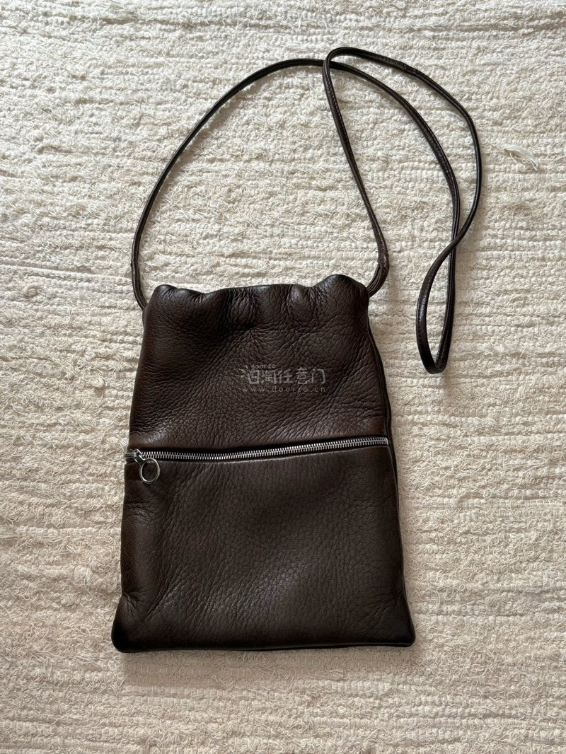 用任意门淘的kitty圣诞树?