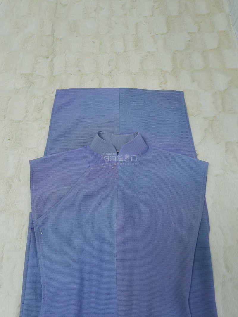 这次的日拍，有我超爱的远山风景，太港了，到手马上做港工旗袍和情侣衬衫，还有很喜欢的蓝色晕染，很有齐藤三才的风格，也美美成衣了，仙仙的绞染也一直是我爱的，美滴。挖煤姬这波值得