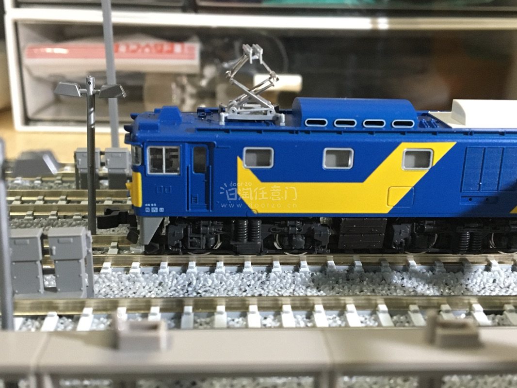 这次收的是日本铁路的机关车，ef64的试验配色，对比度很强，价格也十分划算。最重要的是卖家还没收国内运费虽然是拍卖。快递十来天就到手里了，真不戳