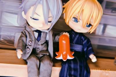 蹲了好久终于挖到了好价的轻装doll！第一次买doll，头发和脸还是跟普通粘土人差别挺大的，还好给doll用粘土人脸并不会很违和……gsc官店送的一堆手型终于能用了！等待一个长义doll……