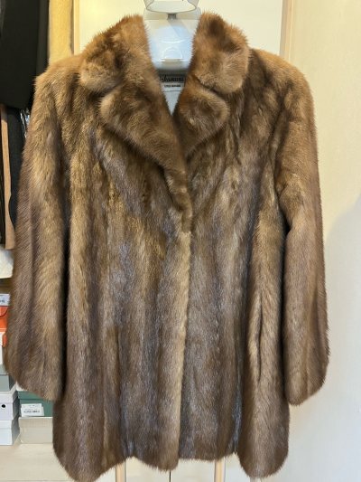 皮板非常软，成色很新，体验感很好，东西完全没有损坏，送货审核也很迅速，页面简洁方便，适合新手使用，第一次切很开心。