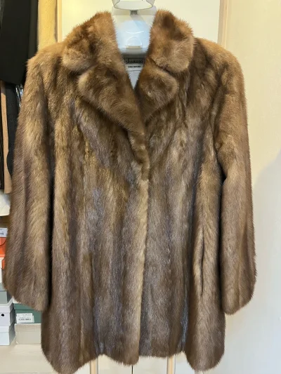 皮板非常软，成色很新，体验感很好，东西完全没有损坏，送货审核也很迅速，页面简洁方便，适合新手使用，第一次切很开心。