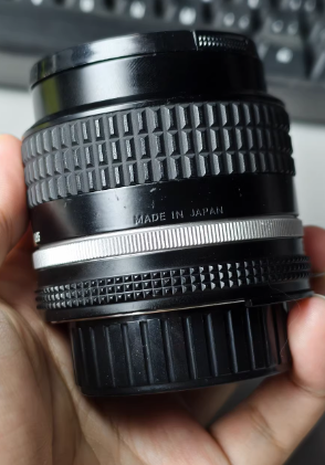 这个头我是真的佩服，85焦段 f2的光圈，大小体积能做到和50一个水准，这是什么离谱设计，明明auto85还跟135一样是一个大铁桶，这一代直接缩小了一倍，而且画质还有着明显提升。