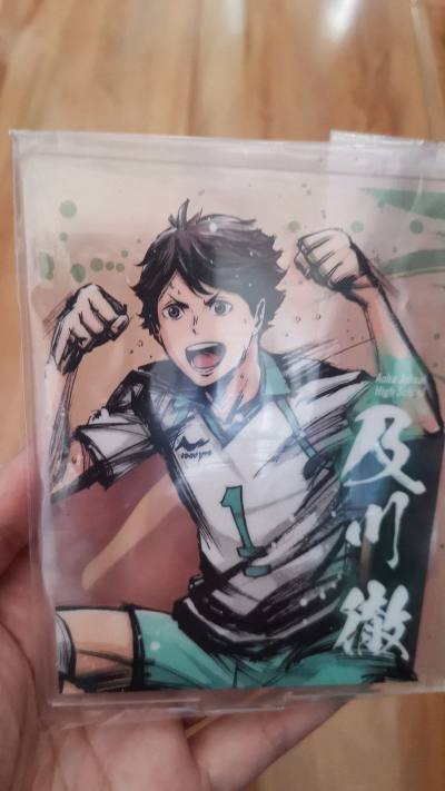 这一次使用挖煤姬切的都是立牌和亚克力制品，虽然没有额外加固，但是收到包裹里面泡沫纸一点都不少，保护的很好，亚克力的边角也没有磨损，挖煤姬的打包也一如既往的好，从切下，合单，到发货还是那么专业，期待下一个包裹到达！先慢慢欣赏我立牌的美貌啦～