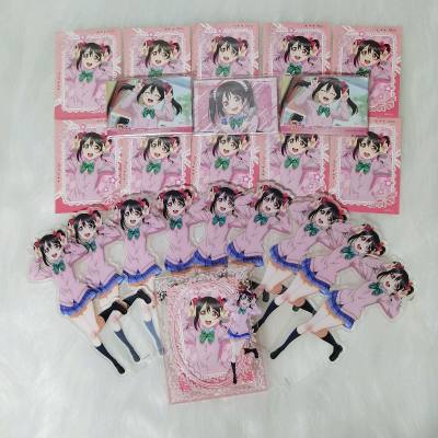 于挖煤姬成功购入了LoveLive!矢泽妮可主题限定立牌，当拆开包裹，看到她标志性的姿势在眼前立起时，耳边仿佛响起了那声活力满满的“にっこにっこにー”。
这款立牌精准还原了矢泽妮可在动画中身着音乃木坂校服的经典造型。立牌采用双层亚克力工艺制作，从她俏皮的双...