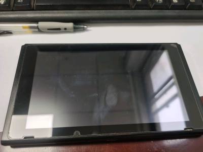 switch和朋友并肩作战的感觉太棒啦！画风可爱的独占游戏是我的心头好，掌机主机无缝切换的设计太懂女生，聚会、通勤或宅家都充满乐趣。