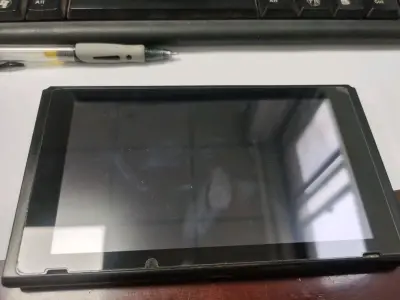 switch和朋友并肩作战的感觉太棒啦！画风可爱的独占游戏是我的心头好，掌机主机无缝切换的设计太懂女生，聚会、通勤或宅家都充满乐趣。