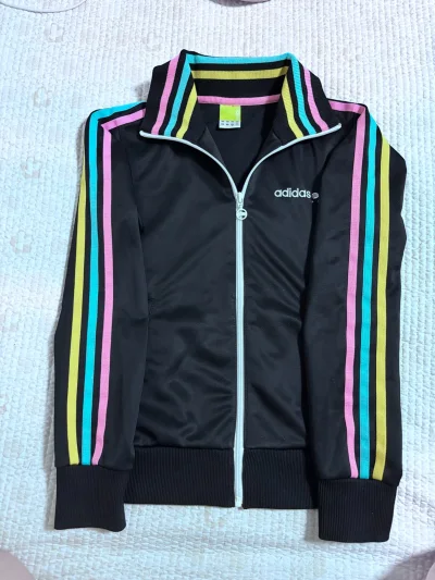 为日淘常客，挖煤姬真的承包了我的快乐！中文界面对日语小白超友好，AI极速代拍能秒锁心仪好物，合单服务还能省不少运费。这次淘的中古衣服被裹得严严实实，毫无破损，物流全程可追，客服响应也快，新人优惠券还能抵手续费，闭眼回购不踩雷～