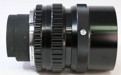 镜头外观晨成色还可以接受，这个镜头是用在我现在的120机身波浪你卡上使用的，让我有个不错的体验，调焦和光圈都很舒服。