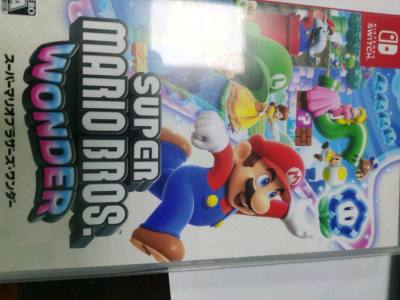 《超级马里奥：惊奇》是系列的标志性突破。其核心的“惊奇花”机制为每个关卡注入了前所未有的创意与惊喜，关卡设计精妙绝伦。视觉效果华丽，音乐动感十足，喜欢