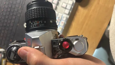 宾得k时代的好头 成像锐利 手感扎实 做工也是k头标准。全开也很堪用。日光条件下f8直接盲拍 太适合日常街拍了