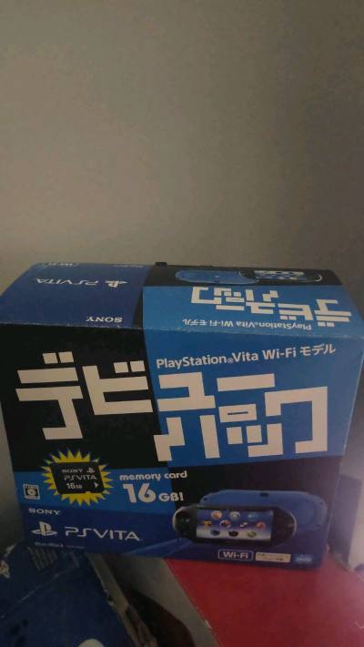 蹲了半个月煤炉，终于把心心念念的PSV2000抱回家！从核对成色细节、算清代购+运费成本，到蹲转运清关，每一步都像拆盲盒一样紧张。到手开机的那一刻，屏幕没坏点、按键回弹利落，瞬间觉得所有等待都值了！日淘虽慢，但能淘到国内少见的好成色，这种快乐真的只有怀旧党懂～