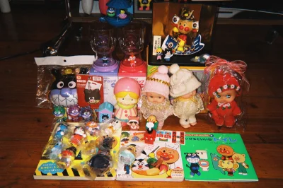 为什么要五百字啊好多字怕写不了这么多哈哈哈！
这次海淘依然被税了好倒霉哈哈哈。
细菌的面具比想象中小一圈，但却显得更精致了。
最抓马的是面包超人的小车！我以为我买的是一辆玩具车，收到竟是一张小车贴纸啊啊啊。在软件上仔细看了翻译，原来就是一张贴纸！是我自己买之前没了解...