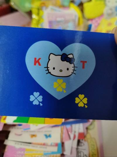 这次掏了很多Kitty中古卡。很稀有。闪的三d的全部很漂亮。太开心了。希望下次还能遇到那么珍贵的卡牌