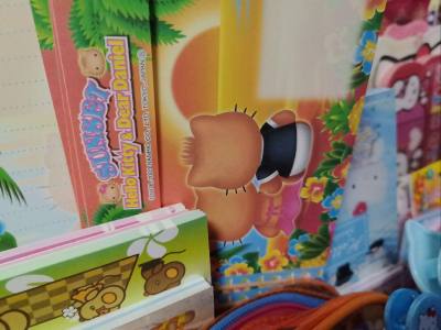 这次很有幸碰到了黑皮情侣Kitty的文件夹。我的天太美了。让人爱不释手。千禧年代的Kitty时尚的很呐