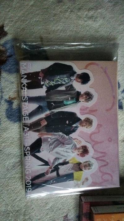 很美丽的价格使我疯狂购入a3dvd 虽然是便宜货(？)但是状态好东西全(=^▽^=)第一次走竹蜻蜓很省心坐等到货 春单独的dvd好心樱花妹还写了小纸条送了小册子心里暖暖的！很愉快的购物体验