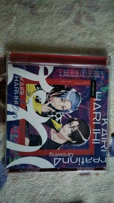 在任意门购入骏河屋邮费有满减很方便(=^▽^=)虽然都是二手不过都在歌词本里翻到了特典好幸运～而且状态很好几乎无划痕 愉快的购物体验