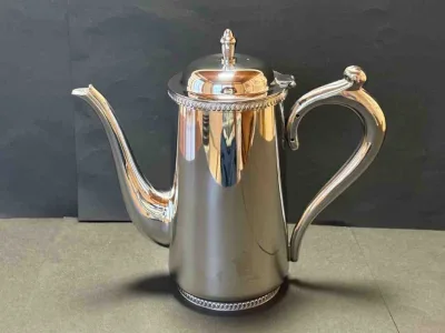 在精挑细选下找到一个好看无比可爱的咖啡壶，在经过漫长等待过程中，终于到货，打开后非常喜欢非常满意，太酷了！