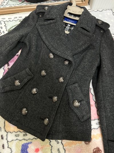 之前一直是用挖煤姬买谷子和配饰，从没买过衣服类的，怕大件物品容易被海关扣。但事实证明是我多虑了，包裹发出的很快并且也很顺利的收到了。衣服状态也很满意，挖煤姬真的好用！