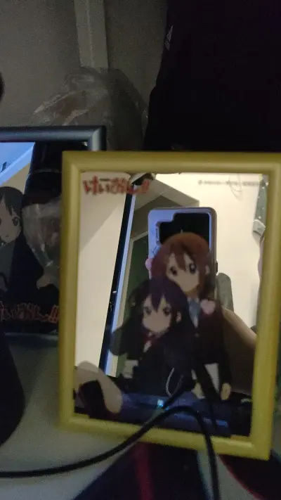 挖煤姬淘到轻音宝贝了！?

等了快一个月因为是海淘，包裹终于到了。拆开一看，值了！

《相遇天使》八音盒：拧紧发条，清脆的《相遇天使》响起来，瞬间梦回高中毕业那段。盖子上的五人剪影超有感觉，放桌上当摆设都好看。

秋山澪学园祭手办：Mio还是那么可爱又害羞！?学园祭...