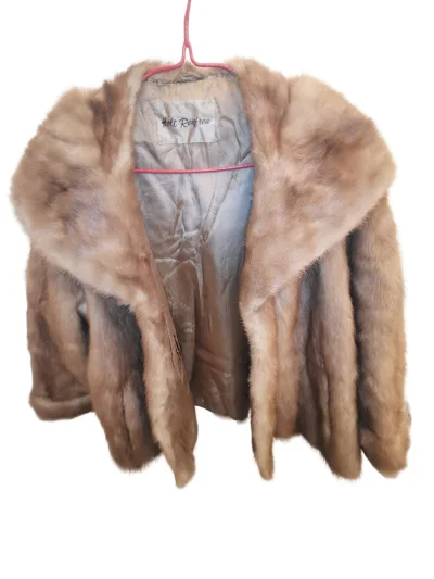         挖煤姬这个软件，感觉非常好，价格实惠，品质优良，速度挺快，包装很好，物流保障性高，很好的购物软件！我这次买的衣服特别好看，好开心好幸福。价格实惠，运费我使用了积分减免了不少运费，运输时间挺快的，总共用时8天就收到了。
        衣服到手之后，我...